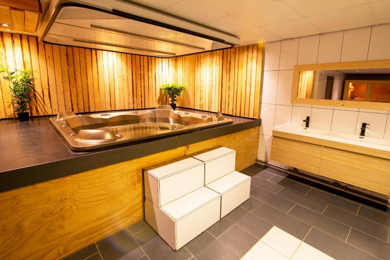 Luxus Familienvilla Mit Jacuzzi & Sauna Tzummarum Экстерьер фото